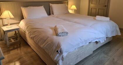 Ardnagashel Est No 8 - a two story that sleeps 6 guests in 3 bedrooms
