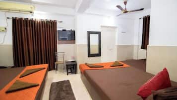 Hypo-allergenic bedding, desk, soundproofing, free WiFi