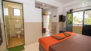 Hypo-allergenic bedding, desk, soundproofing, free WiFi