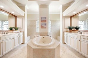 Douche, sèche-cheveux, serviettes fournies