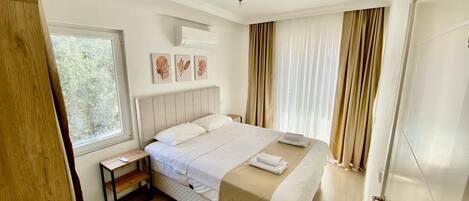 2 bedrooms, iron/ironing board, WiFi, bed sheets