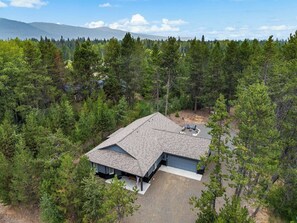 Exterior - Fire & Fun Cabin with firepit (Donnelly)