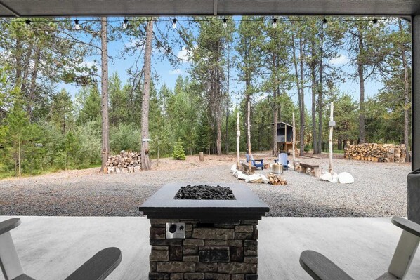 Property grounds - Fire & Fun Cabin with firepit (Donnelly)