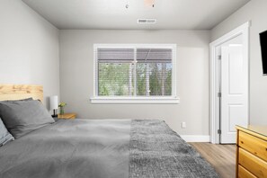 3 slaapkamers, een strijkplank/strijkijzer, reisbedje, gratis wifi
