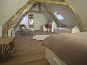 3 bedrooms, iron/ironing board, travel crib, free WiFi