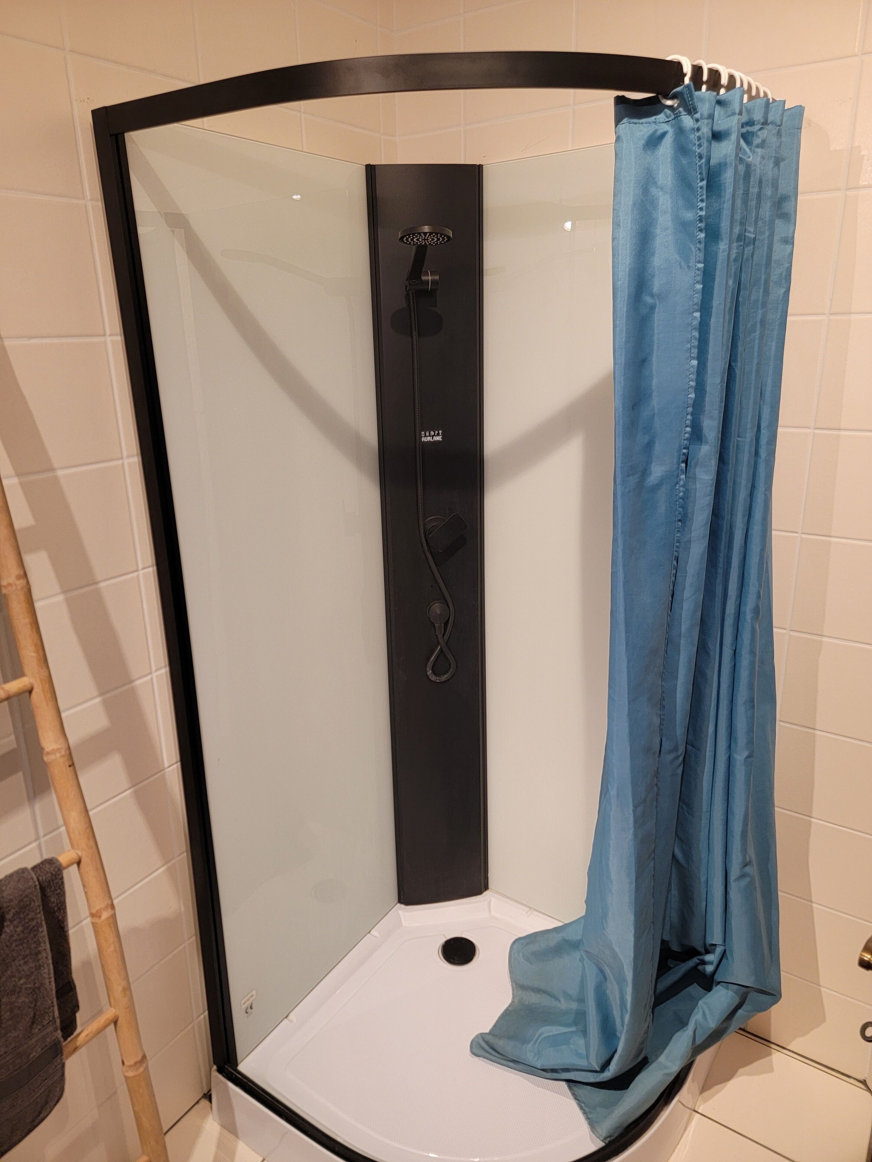 Dusche, Handtücher, Toilettenpapier