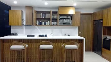 Microwave dan peralatan masak/sendok-piring