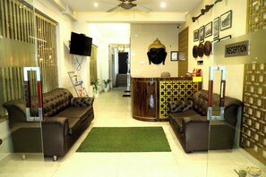 ฝ่ายต้อนรับ