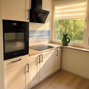 Frigorífic, microones, forn i placa de cuina 