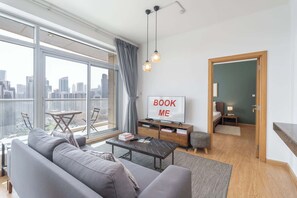 TV - StayShort - Downtown Dubai sleeps 2 with Incredible Pool! (Downtown Dubai)