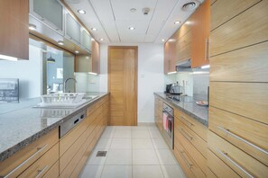 Fridge, microwave, oven, stovetop - StayShort - Downtown Dubai sleeps 2 with Incredible Pool! (Downtown Dubai)