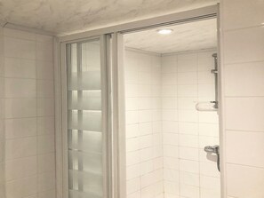 Apartment | Bilik Mandi