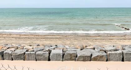 1-bedroom Apartment With View of Private Beach