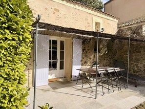 Unclassified image, 4 of 47, button