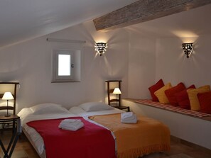 2 bedrooms, free WiFi - Holiday home: Gîte du Couchant (Aiglun)