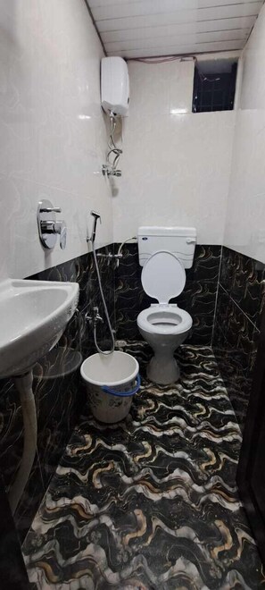 Double Room, City View | Bathroom