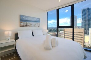 Desk, iron/ironing board, WiFi, bed sheets