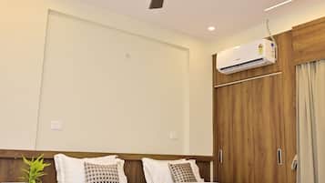 Executive Double or Twin Room | Desk, laptop workspace, blackout drapes, iron/ironing board