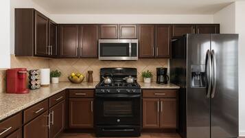 Geladeira, micro-ondas, fogão, cooktop