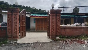 Mặt tiền nơi lưu trú