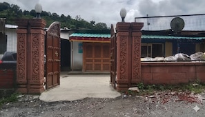 Mặt tiền nơi lưu trú