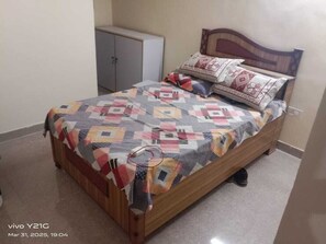 Quarto casal, sacada, vista para a colina | Escrivaninha, espaço de trabalho para notebook, Wi-Fi de cortesia