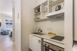 Microondas, horno, placa de cocina, tostadora