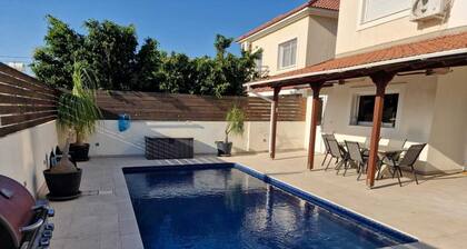 Relax in Style - 4 Bedroom Villa with Private Pool and Garden.