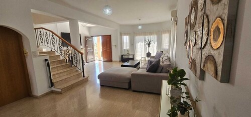 Relax in Style - 4 Bedroom Villa with Private Pool and Garden.