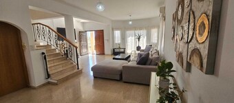 Relax in Style - 4 Bedroom Villa with Private Pool and Garden.