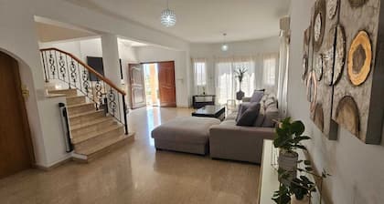 Relax in Style - 4 Bedroom Villa with Private Pool and Garden.