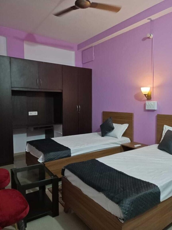 Deluxe Double Room, Balcony, City View | Laptop workspace, free WiFi