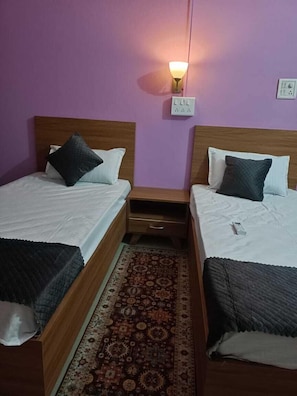 Deluxe dubbelrum - balkong - utsikt mot staden | Arbetsyta för laptop och gratis wi-fi