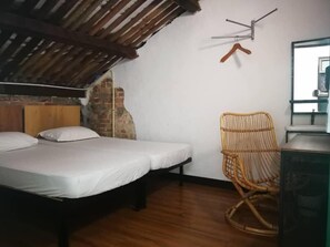 Standard Twin Room, 2 Single Beds | Iron/ironing board, free WiFi, bed sheets