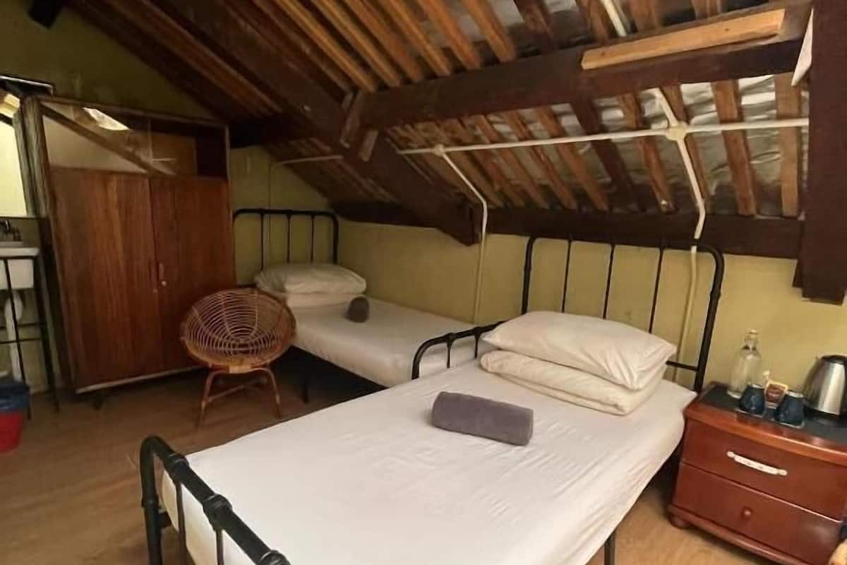 标准双床房, 2 张单人床 | 熨斗/熨板、免费 WiFi、床单