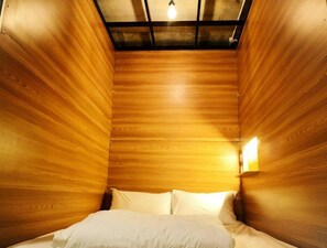 Habitación doble Confort, 1 cama Queen size | Tabla de planchar con plancha, wifi gratis y ropa de cama 