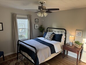 2 chambres, fer et planche à repasser, Wi-Fi, draps fournis