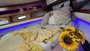 2 bedrooms, internet, bed sheets