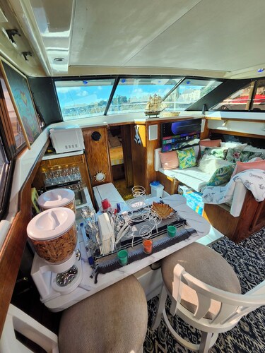 2 Bedrooms Yacht Rental