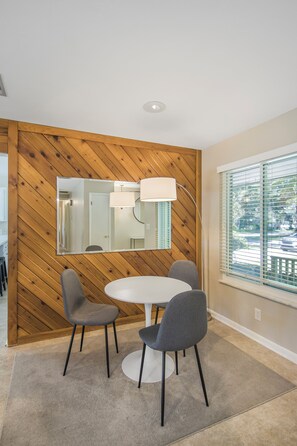 Dining - Quiet Gainesville 3BR 2BA - Extended Stay (Gainesville)