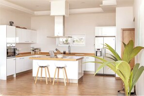 ميكروويف، فرن، موقد طهي مسطح، غسالة أطباق