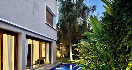 Villa Dar Chama pool and relaxation in the center of Marrakech