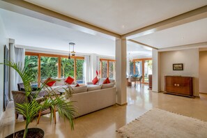 TV, fireplace - Villa Dar Chama pool and relaxation in the center of Marrakech (MARRAKECH)