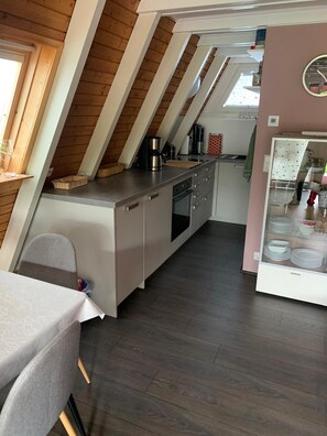 Kühlschrank, Ofen, Herdplatte, Geschirrspüler