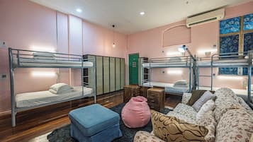 واي فاي مجانًا وملاءات أسرّة