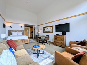 Iron/ironing board, WiFi, bed sheets - Slope Views • Walk to Lifts + Hot Tub (Keystone)