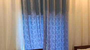 Chambre Standard | Bureau, lits pliants/supplémentaires, draps fournis
