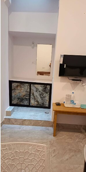 Desk, rollaway beds, bed sheets