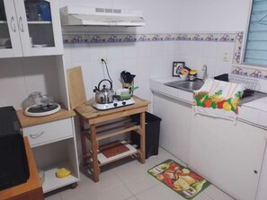 Fridge, cookware/dishes/utensils