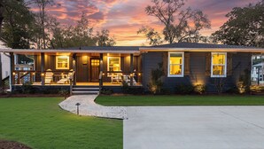 A two-story house with a covered porch, a front yard, and a driveway. - Little Canal, Pool, Hot Tub, Cold Plunge, Sauna (Santa Rosa Beach)
